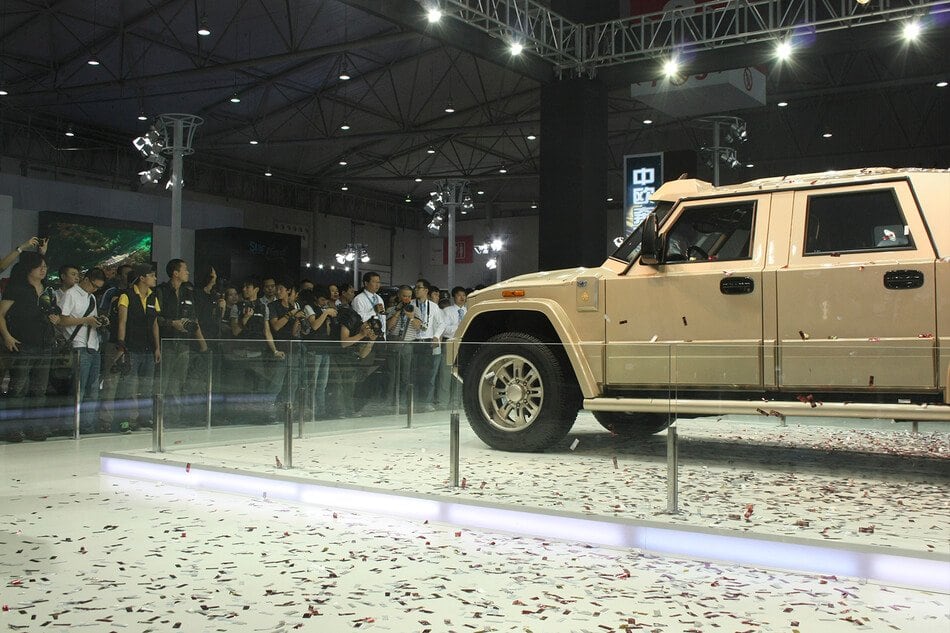 Champagne-gold DARTZ Prombron’ on the stand after the reveal