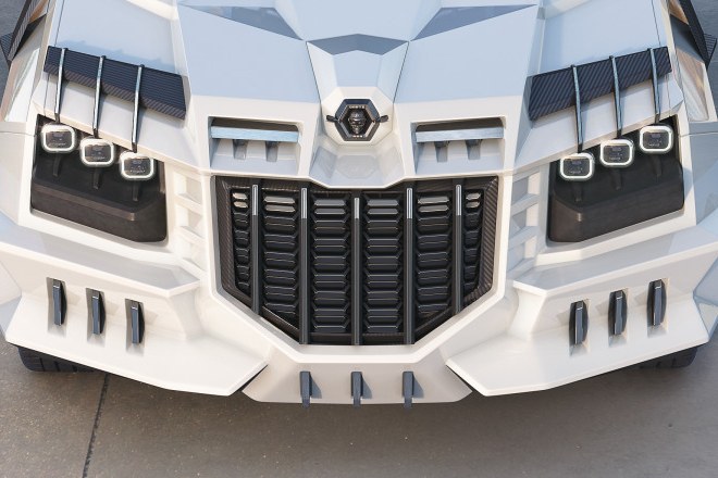 Shield grille, crest and triple headlamps of the Black Alligator MMXX