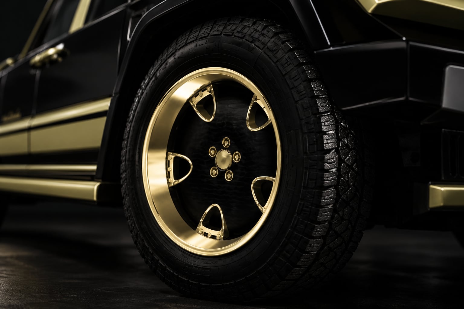 Gold-rimmed wheel of the Black Snake 2K13